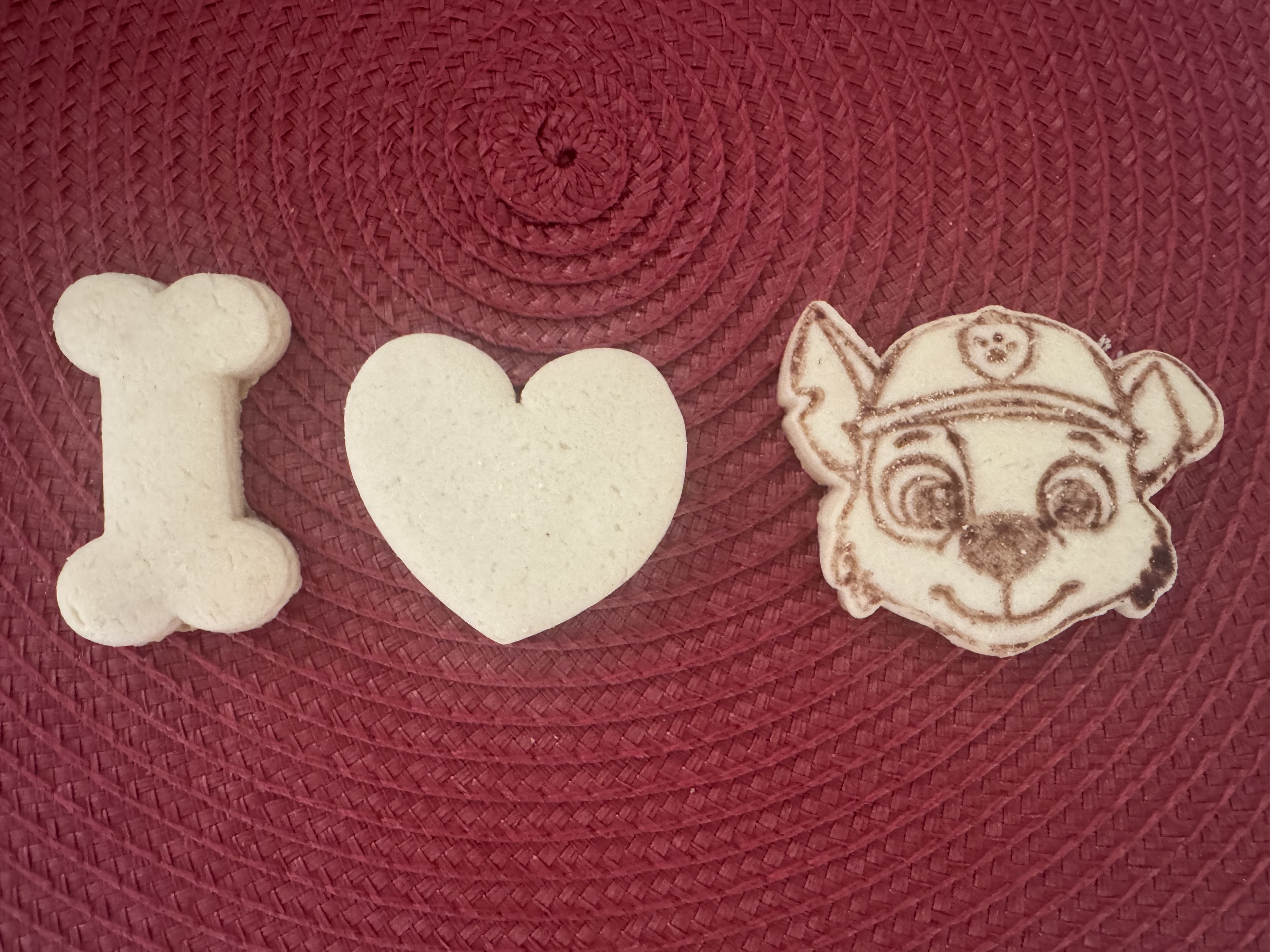 Biscoitos feitos com cortadores Meu Tato